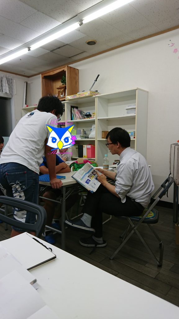 自分でどんどん解いていき、講師の質問に答えることで定着しているかどうかを判断します。
クイズ形式で質問タイムも楽しく勉強!